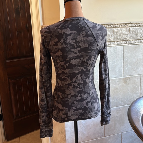 COPY - Lululemon Sz XS Blk Camo Long Sleeve - Picture 2 of 2